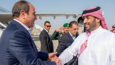 الرئيس السيسي يصل السعودية والأمير محمد بن سلمان فى استقباله