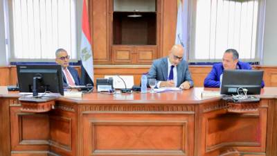 وزير التعليم يعقد اجتماعًا مع قيادات الهيئة العامة للأبنية التعليمية لمتابعة الاستعدادات للعام الدراسي الجديد