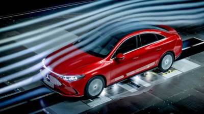 تحت شعار (مقاومة هواء أقل.. كفاءة أعلى) .. مرسيدس تطور من مستوى إنسيابية سياراتها