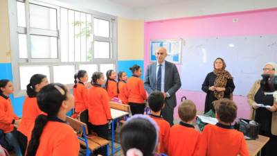 وزير التعليم يتابع مستوى التحصيل الدراسي للطلاب.. ويؤكد أهمية دراسة مادة البرمجة والذكاء الاصطناعي