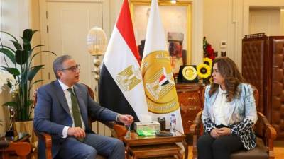 وزيرة التنمية المحلية تبحث مع محافظ الفيوم الموقف التنفيذي للمشروعات التنموية والخدمية وجهود تطوير المحميات الطبيعية