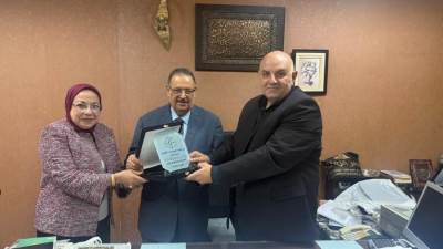 إذاعة صوت العرب تكرم السفير خليل الذوادي تقديراً وعرفاناً لجهوده الدبلوماسية 