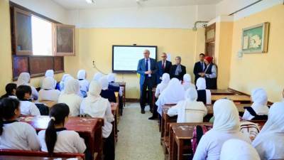 وزير التعليم يواصل جولاته بالصعيد.. ويتفقد 9 مدارس بسوهاج