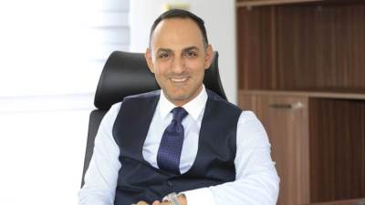 محلل اقتصادي: انخفاض الذهب تصحيح طبيعي بعد صعود تاريخي.. والدولار القوي يضغط على الأسعار