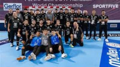 بعثة منتخب الناشئين لكرة اليد تعود إلى القاهرة مساء اليوم بعد إنجاز فضية المونديال