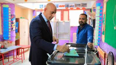 وزير التربية والتعليم يدلي بصوته في انتخابات مجلس النواب بمدرسة رشيد الابتدائية بمصر الجديدة