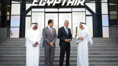 رئيس الشركة القابضة لمصر للطيران يلتقي وفد رفيع المستوى من مجموعة طيران أبوظبي لبحث تعزيز سبل التعاون المشترك