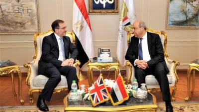 وزير الطيران المدني يبحث مع السفير البريطاني تعزيز الشراكة الإستراتيجية وتطوير التعاون في مجالات الطيران المدني بين مصر والمملكة المتحدة