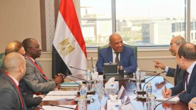 وزير الكهرباء يبحث مع وفد "IFC" تعزيز الشراكة ودعم مشروعات الطاقة المتجددة