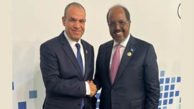 وزير الخارجية والهجرة يلتقي رئيس جمهورية الصومال الفيدرالية على هامش منتدى الدوحة