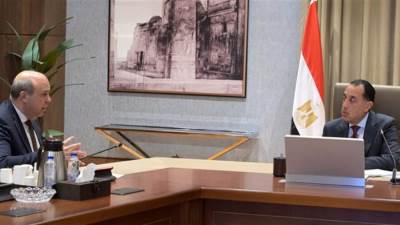 رئيس الوزراء يتابع مع وزير الطيران عدداً من ملفات العمل