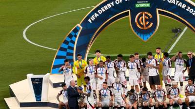 أبو ريدة يسلّم كأس ديربي الأمريكتين لفلامنجو البرازيلي