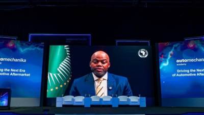 الأمين العام لمنطقة التجارة الحرة القارية الأفريقية يكشف عن رؤيته لسوق خدمات المركبات في أفريقيا خلال معرض أوتوميكانيكا دبي 2025