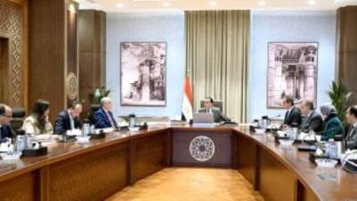 الحكومة تبحث وضع حلول جذرية للمشكلات المالية لـ ماسبيرو والصحف القومية