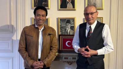 إسطنبول تفتح أبوابها لسامح حسين.. دعم تركي للإبداع الكوميدي المصري