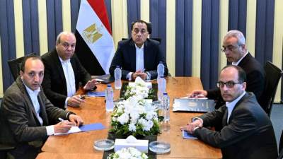رئيس الوزراء يجتمع مع وزير الطيران لاستعراض الرؤية الشاملة واستراتيجيات تطوير شركة مصر للطيران