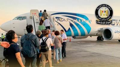 المركز الإعلامي لمجلس الوزراء يوضح حقيقة فيديو متداول يزعم تجاوز إحدى الرحلات الجوية للطاقة الاستيعابية المقررة لعدد الركاب على متن الطائرة