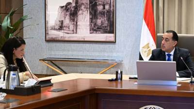 رئيس الوزراء يستعرض مع وزيرة التخطيط نتائج اللجنة الاستشارية للاقتصاد الرقمى