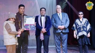 النجمة رحاب مطاوع تبهر الجمهور برائعة “الست” في مهرجان مونودراما الوادي – الجزائر