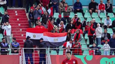 هتافات وأعلام.. الجماهير المصرية والمغربية تشعل المدرجات بعد الفوز على بنين