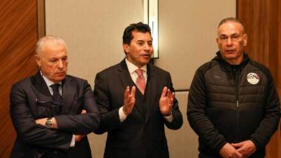 وزير الرياضة وأبو ريدة يجتمعان بمنتخب مصر