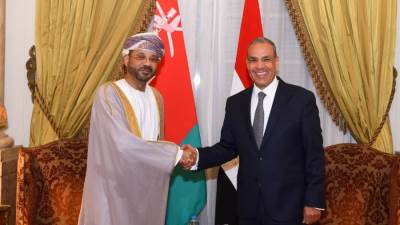 مصر وعمان تتفقان على تعزيز التعاون وحل الأزمات الإقليمية