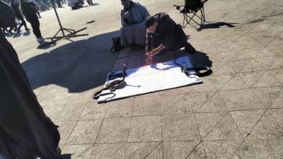 بين أنياب السُم وتصفيق الجمهور… الحاوي المغربي يصنع الفرجة " بالفيديو والصور "