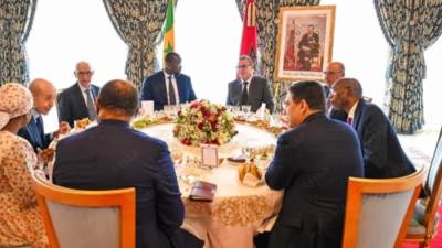 الملك محمد السادس يجدد روابط المغرب بالسنغال عبر مأدبة غداء رسمية