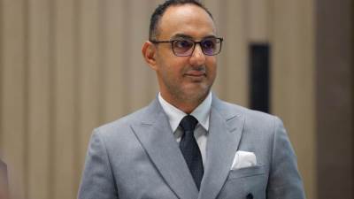 خبير اقتصادي: الذهب يعانق 5000 دولار عالميًا… وتوقعات بصعوده إلى 6000 دولار في 2026