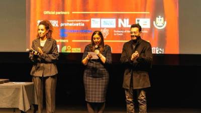 تكريم أبطال مسلسل "لعبة وقلبت بجد" والنجم أحمد زاهر وايسل رمزي بمهرجان حكاوي