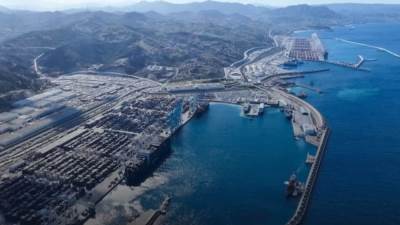 ميناء طنجة المتوسط يحقق أرقامًا قياسية ويقترب من قائمة أكبر 15 ميناء حاويات عالميًا