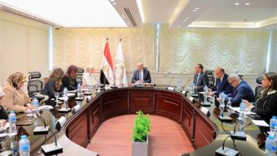 وزير التعليم يبحث مع مدير مكتب برنامج الأغذية العالمي في مصر تعزيز الشراكة في برامج التغذية المدرسية 