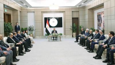 رئيس الوزراء يكرم الوزراء السابقين.. ويؤكد على استكمال مسيرة الإنجازات في الحكومة الجديدة