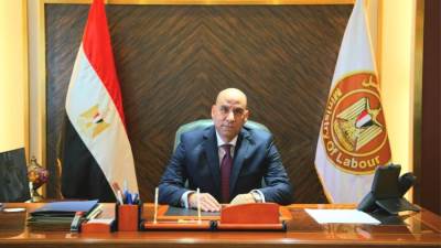 وزير العمل يتواصل هاتفيًا مع أسر العمال ضحايا الحادث المأساوي على طريق جنوب مدينة بورسعيد