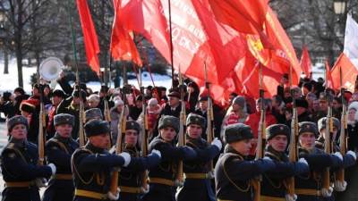 احتفالات وطنية وشعبية بيوم المدافع عن الوطن في مختلف المدن الروسية