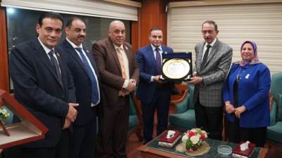 وفد من قيادات حزب حماة الوطن برئاسة النائب مختار همام يقدمون التهنئة لمحافظ سوهاج ونائب المحافظ 