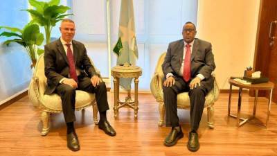 سفير الصومال بالقاهرة يستقبل الأمين العام المساعد لجامعة الدول العربية لقطاع فلسطين 