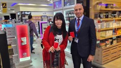 مصر للطيران للأسواق الحرة تحتفل مع الركاب بعيد رأس السنة الصينية