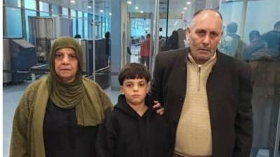 تونس تستقبل الطفل الفلسطيني خليل أبو دقه لتلقي العلاج بتوجيهات الرئيس قيس سعيّد