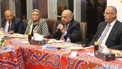 وزير الكهرباء يشارك العاملين بالمركز القومي للتحكم إفطارهم الرمضاني