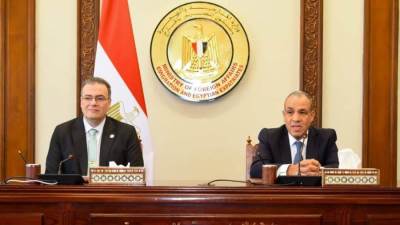 وزير الخارجية يتابع سير العمل بقطاع التعاون الدولي