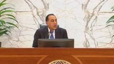 رئيس الوزراء يكشف سبب زيادة أسعار البنزين