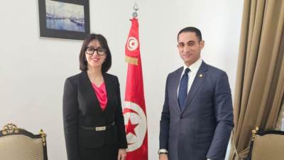 للتهنئة بالذكرى ال 70 لاستقلال تونس.. حسام زعتر يلتقي د. ضحى الشويخ لنقل تهاني السيسي لتونس