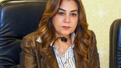 وزيرة التنمية المحلية والبيئة تتلقى تقريراً حول الموقف التنفيذي لملف تقنين أراضي أملاك الدولة