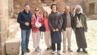 قنصل بولندا بالقاهرة تتأمل عراقة دير سانت كاترين وروحانيته