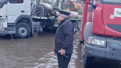الطوارئ على الطرق.. انتشار أمني ومروري لمواجهة الأمطار