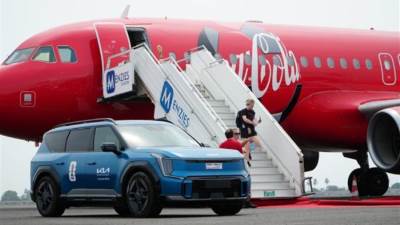 كيا تدعم جولة كأس بطولة العالم FIFA™ من كوكاكولا عبر حلول تنقل فاخرة في منطقة الشرق الأوسط وأفريقيا