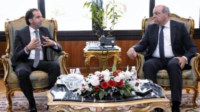 وزير الطيران المدني يبحث مع مسؤولي شركة Microsoft آليات تعزيز التعاون المشترك  فى مجالات تكنولوجيا المعلومات والتحول الرقمي 