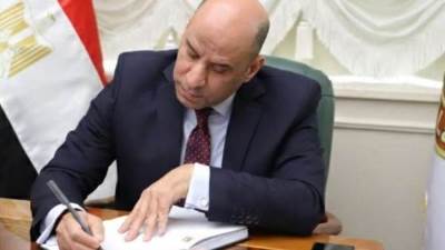 وزير العمل يعتمد صرف 1.77 مليون جنيه لـ366 عاملًا من العمالة غير المنتظمة في 26 محافظة