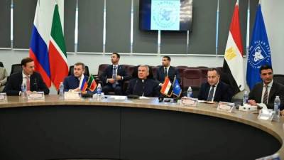 رئيس تتارستان يزور فرع جامعة قازان الفيدرالية بالقاهرة ويؤكد دعم التعاون الأكاديمي مع مصر